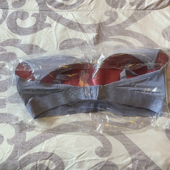 Victoria Secret No Wire Bra 38DD - Picture 2 of 3